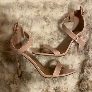 Nude heels 👠